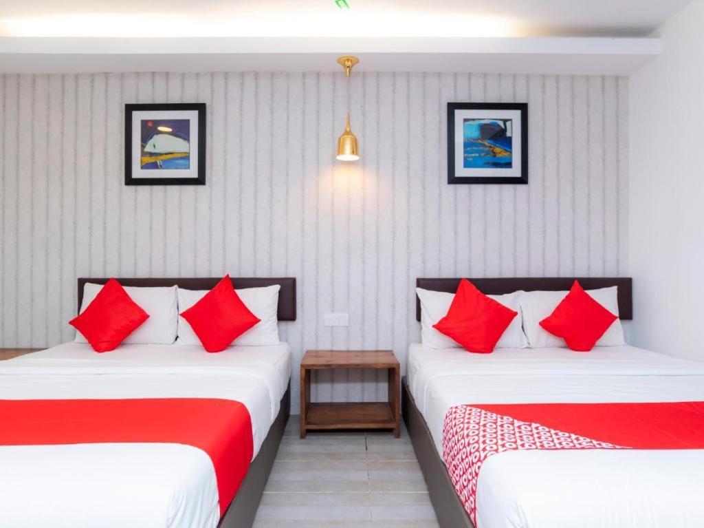 Big Big Hotel Джохор-Бару Экстерьер фото